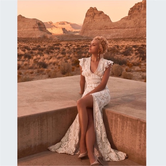 Tadashi Shoji Placid White Ruffled V-Neck Gown Dress Ivory Lace Size